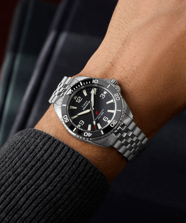 Timex Gents 200 m (20 ATM) Water Resistance Wristwatch Additional View